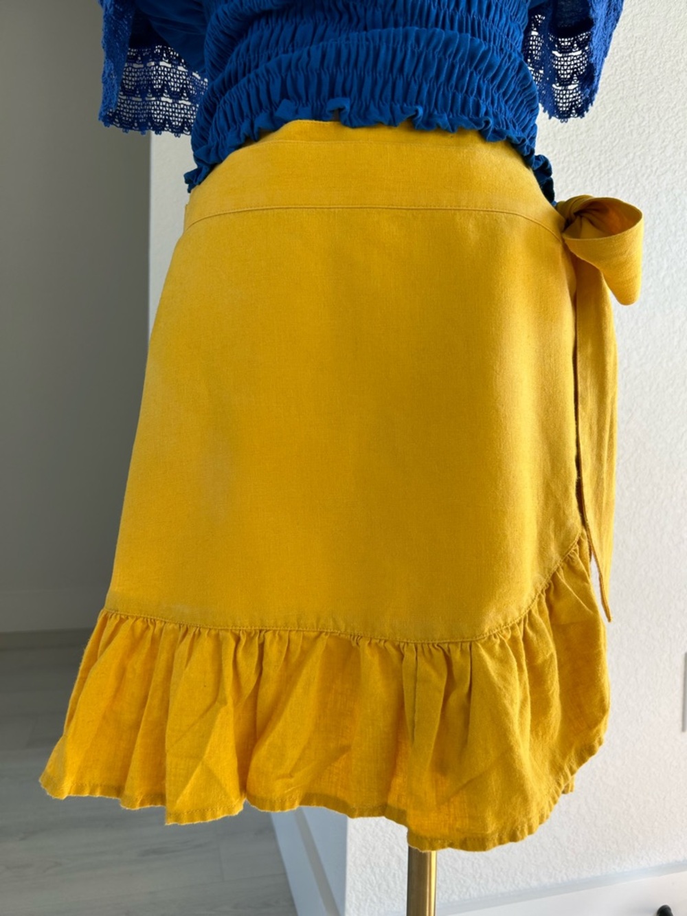 Aerie Mustard Yellow Ruffle Wrap Mini Skirt Womens M - Picture 3 of 8